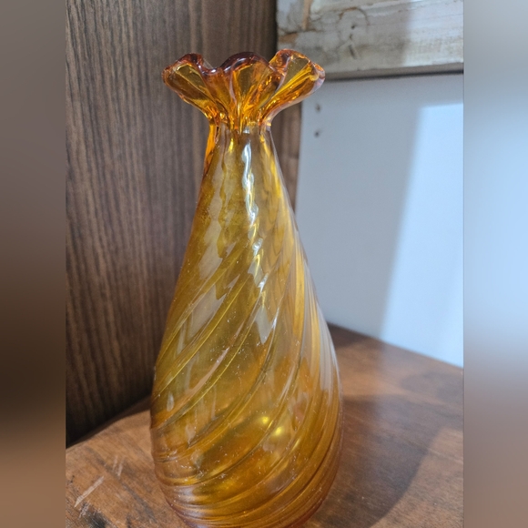 Amber Swirl Glass Vase - Picture 7 of 7